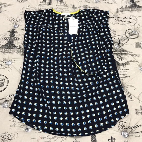 Pleione Sleeveless Blouse - Picture 3 of 6